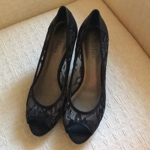 Black lace peep toe shoe